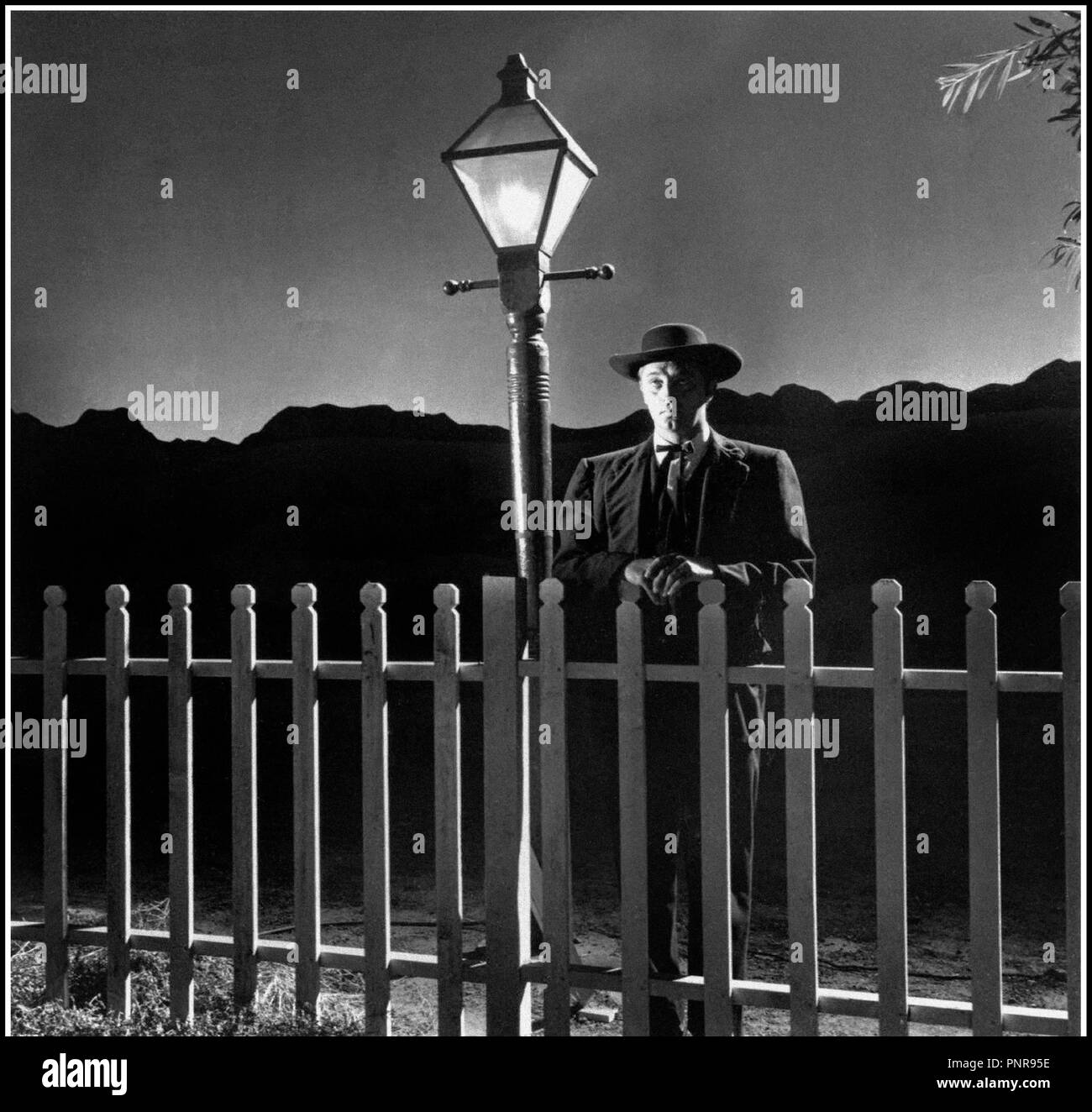 Arriba 102+ Foto The Night Of The Hunter Mirada Tensa 09/2023