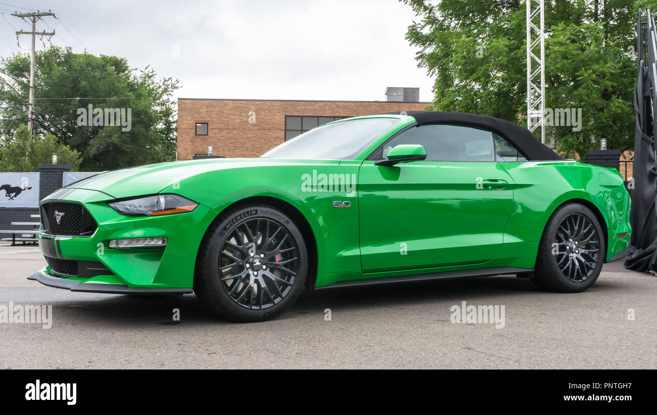 Green ford mustang hi-res stock photography and images - Alamy