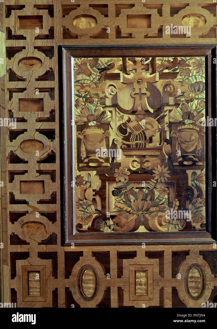 PUERTA DE TARACEA EN EL SALON DEL TRONO 1567-DET DIBUJOS GEOMETRICOS. Location: MONASTERIO-INTERIOR. SAN LORENZO DEL ESCORIAL. MADRID. SPAIN. Stock Photo