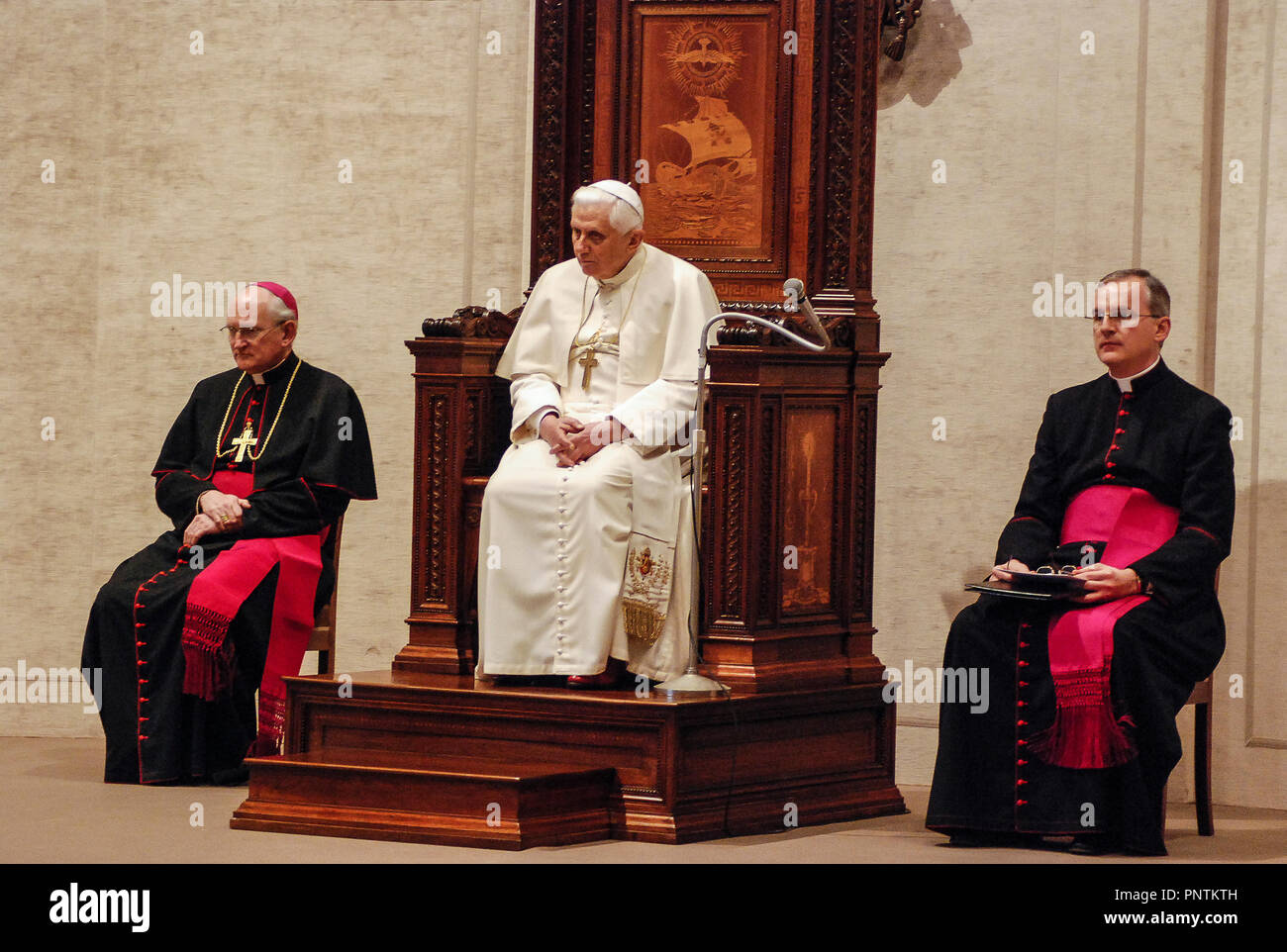 Vatican City 25/01/2008 - Pope Benedict XVi - Discourse to the members of the Mixed Working Group between the Catholic Church and the Ecumenical Council of Churches, , sala delle Benedizioni, Hall of Blessings Stock Photo