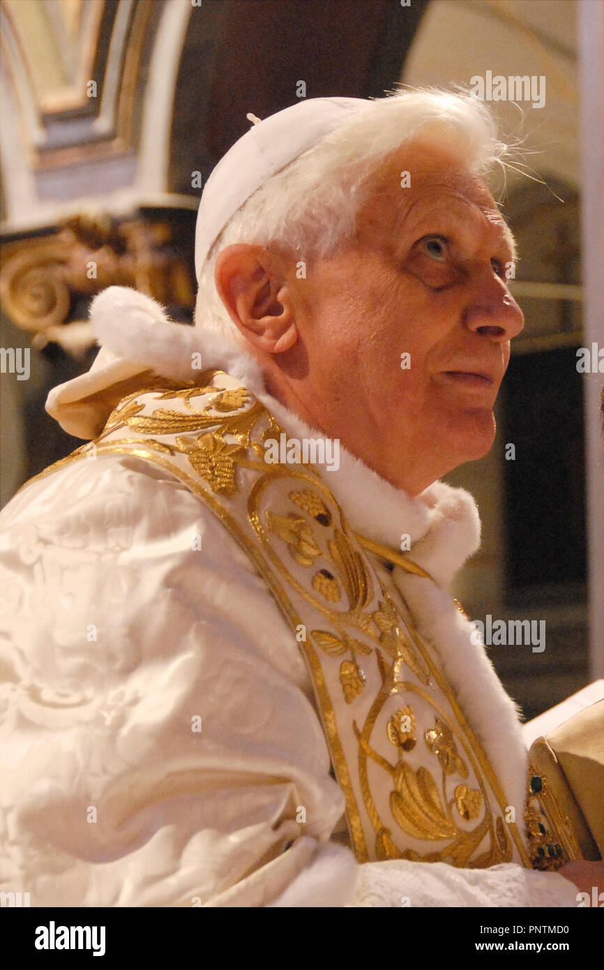 Pope Benedict XVi 07/04/2008 -The visit of Pope Benedict XVI to San Bartolomeo all'Isola for the 40th anniversary of the Community of Sant'Egidio Stock Photo