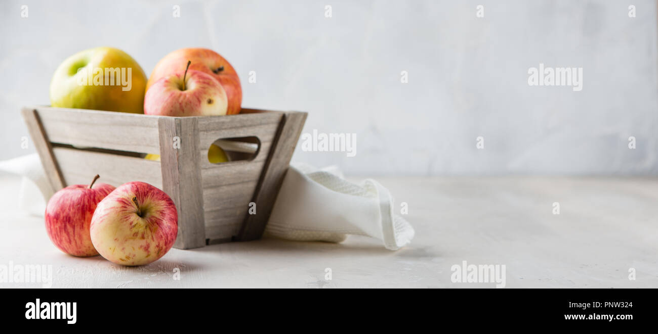 Decorative wooden box with red and green ripe apples Stock Photo - Alamy