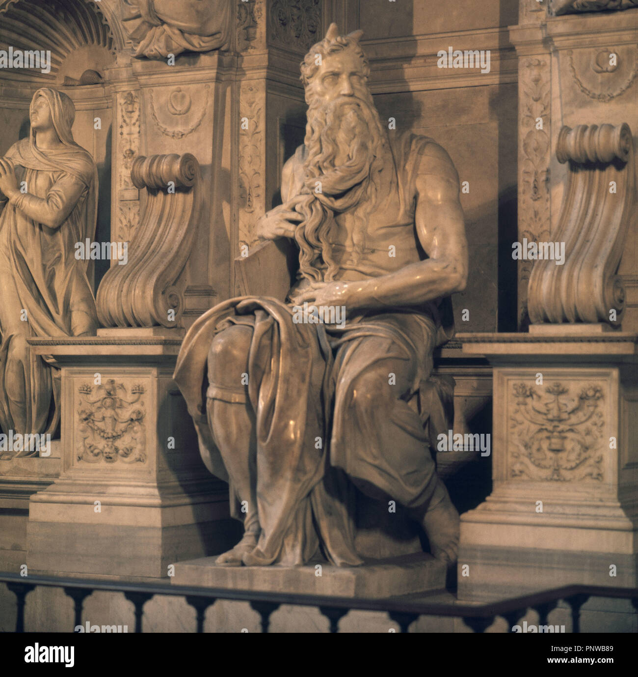 MOISES - ESCULTURA CENTRAL DE LA TUMBA DE JULIO II - 1513-1515 - RENACIMIENTO ITALIANO. Author: Michelangelo. Location: IGLESIA DE SAN PEDRO AD VINCULA. Rome. ITALIA. Stock Photo