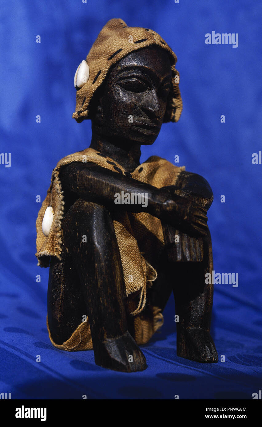 ARTE AFRICANO. GOULOU KOULIBALY (el hombre que medita). Escultura Bambara de madera. Colección particular. Mali. Stock Photo
