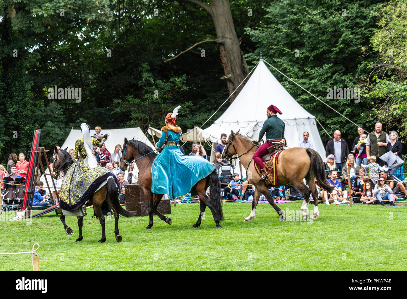 Knights fighting in medieval tournament hi-res stock photography and ...