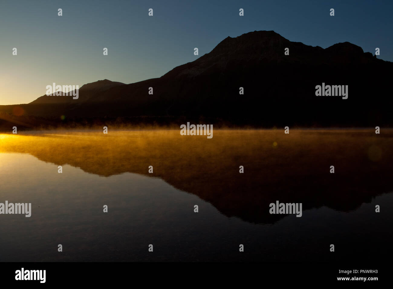 Sonnenaufgang am Waterton Lake Stock Photo