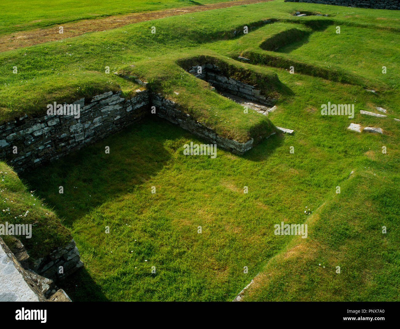 View NW of the foundations of a Viking-age building at Orphir, Orkney, Scotland, UK, thought to be the drinking hall (Earl's Bu) mentioned in sagas. Stock Photo