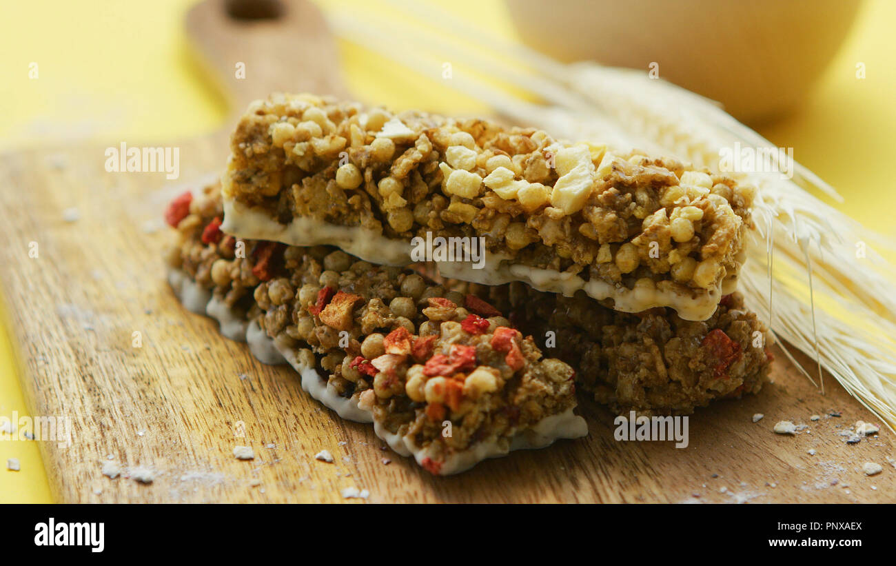 Cereal and fruit bars hi-res stock photography and images - Alamy