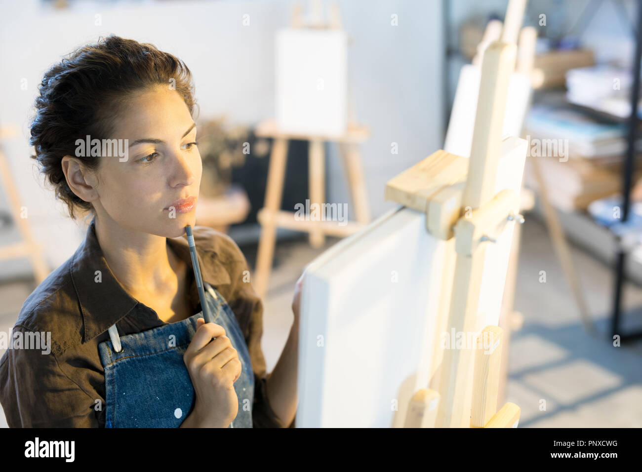 Woman standing in front easel hi-res stock photography and images - Alamy