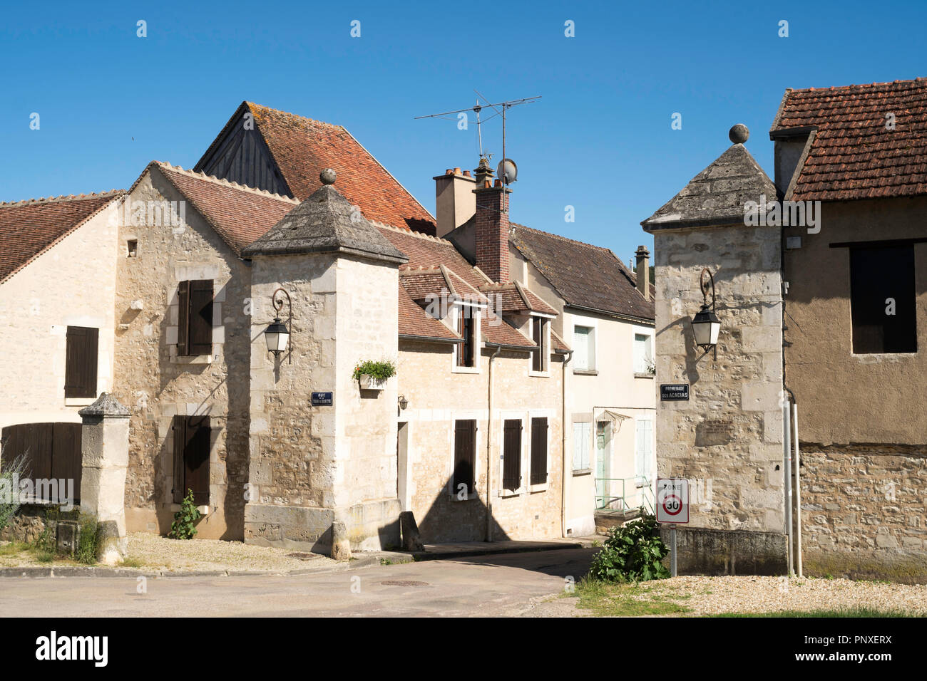 La porte de la Poterne in Cravant, Yonne department, Burgundy, France