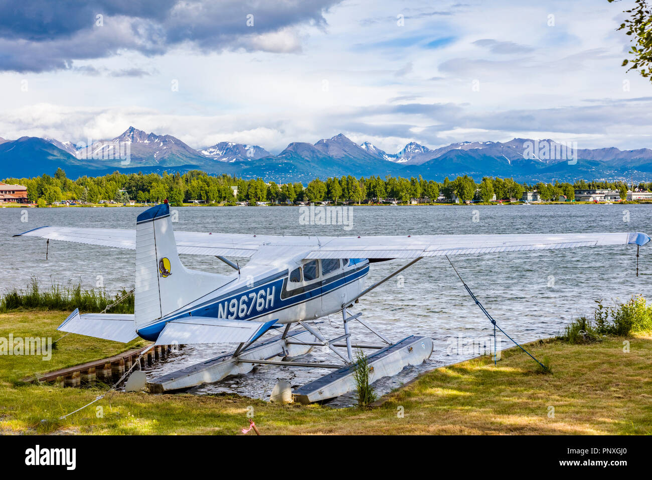 Seaplane or floatplane at Lake Hood Seaplane Base the world's busiest ...