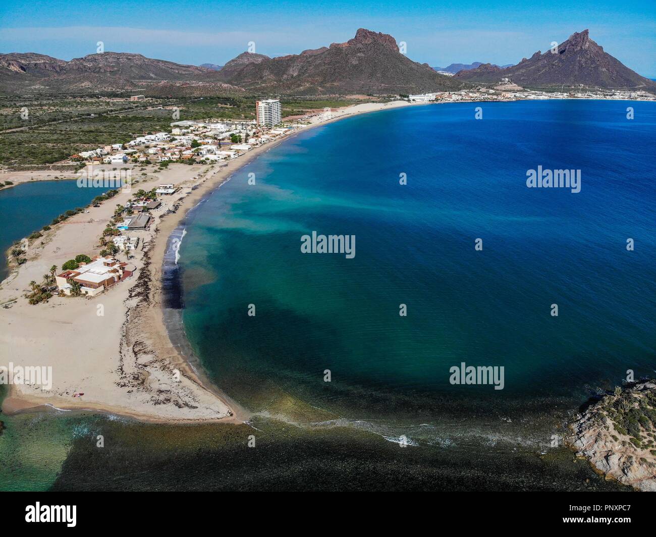 Complejo turistico en la playa hires stock photography and images Alamy