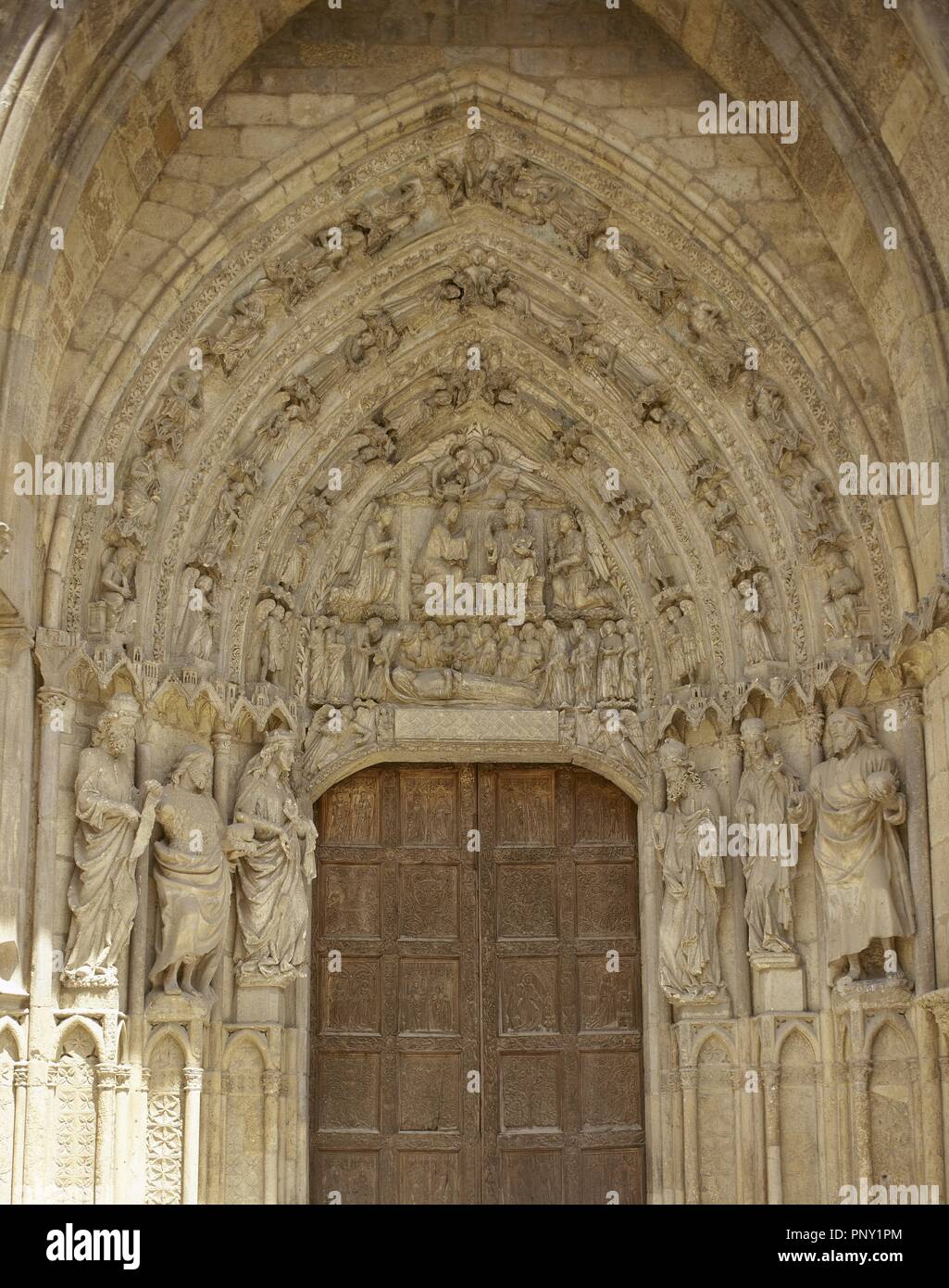 Spain, Castile and Leon, Leon. Santa Maria de Leon Cathedral. Gothic style. 13th century. Its design is attributed to the Master Enrique. Western facade. Right-hand Gate of San Francis (San Francisco), decorated with figures of prophets and the Coronation of the Virgin. Stock Photo