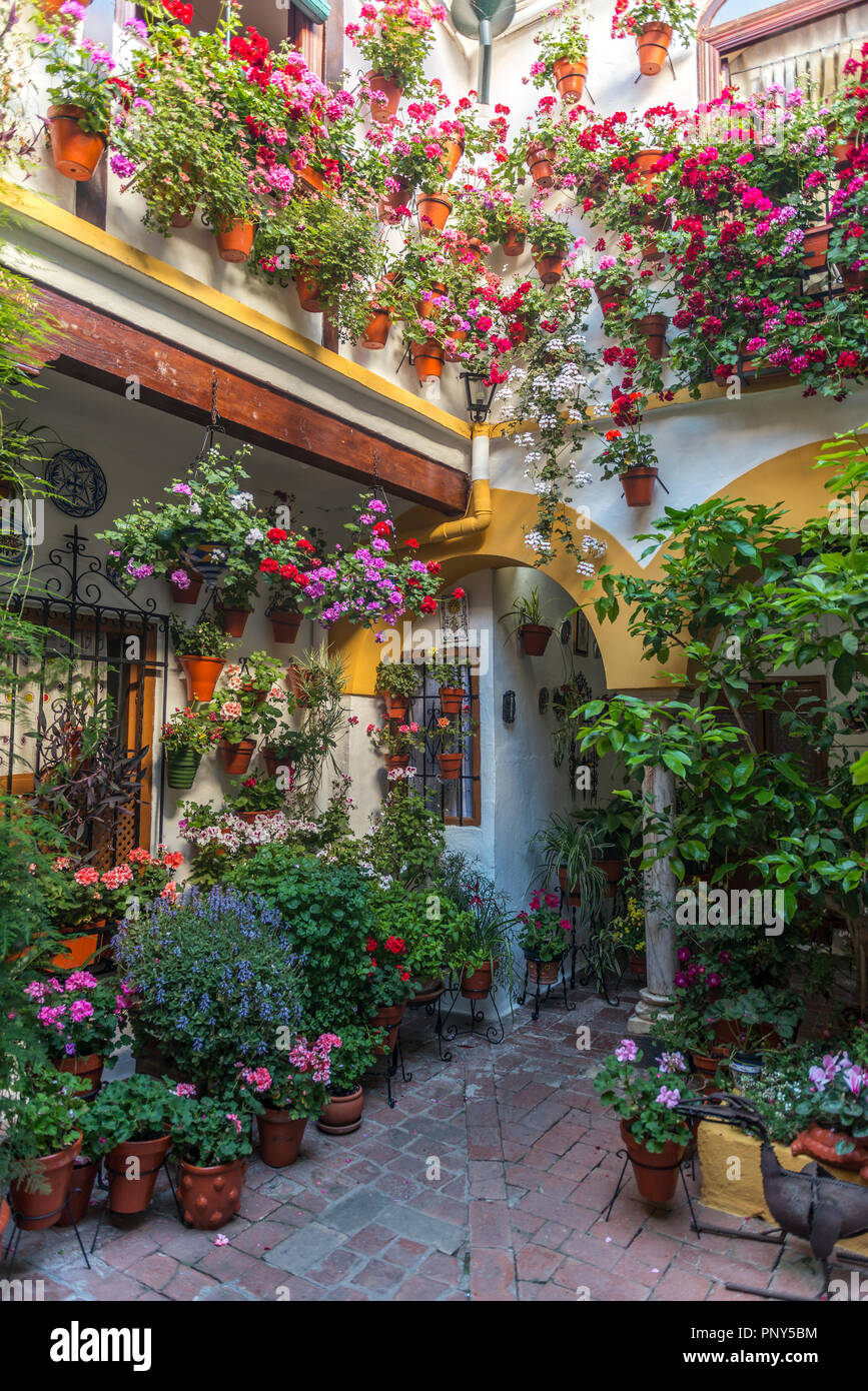 Spanish house flowers pots hires stock photography and images Alamy
