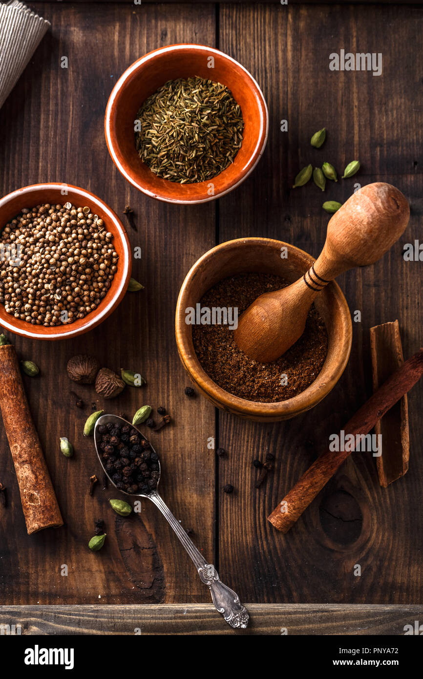 Indian Garam masala powder making process, flat lay Stock Photo Alamy