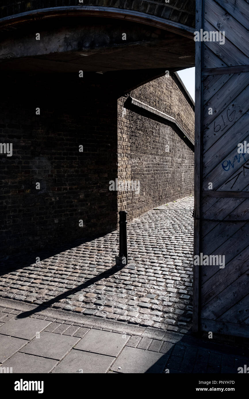 Cobblestoned entrance to a yard in London without People Stock Photo