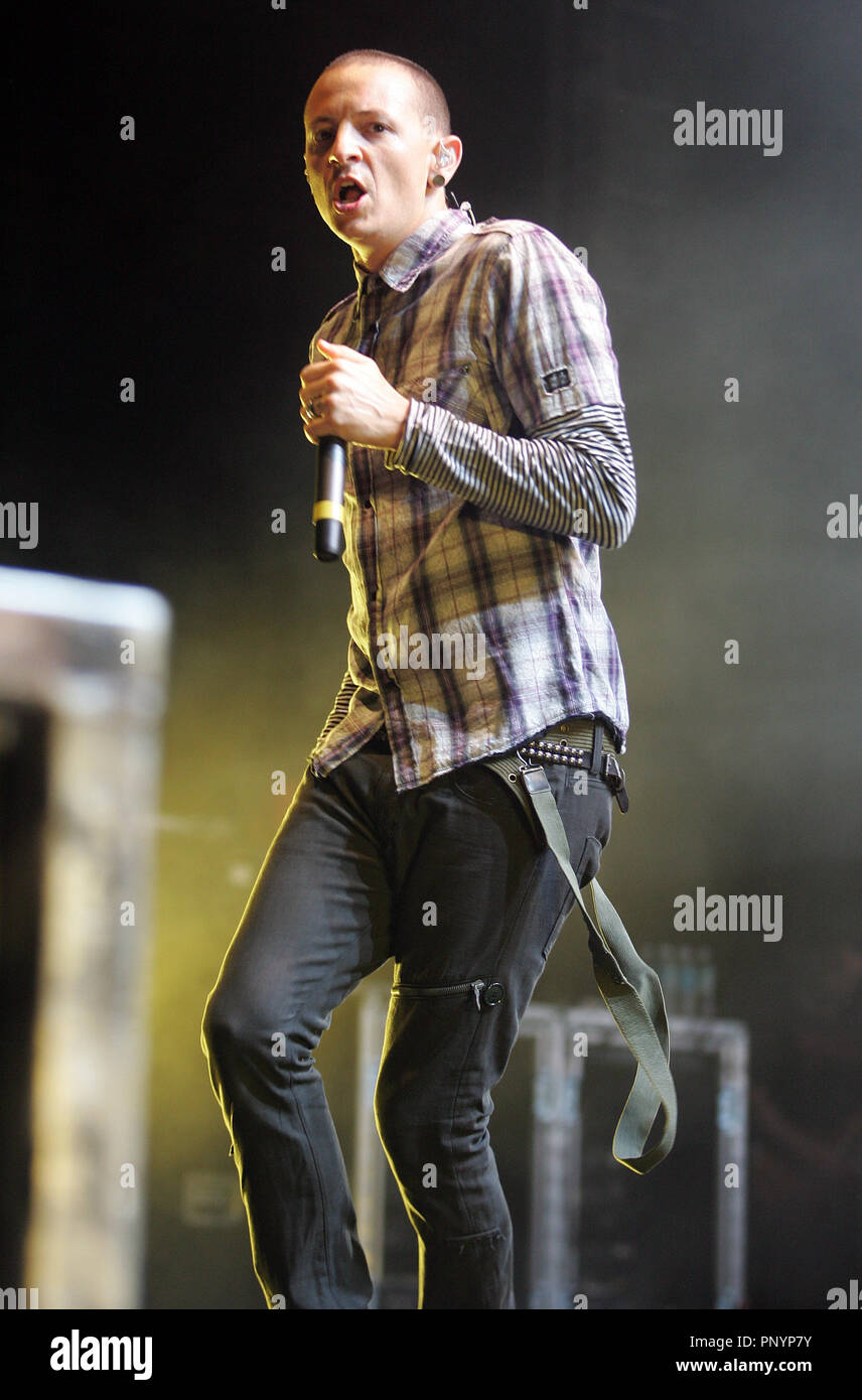 Chester Bennington with Linkin Park performs at the Sound Advice Amphitheatre in West Palm Beach Florida on August 10, 2007. Stock Photo
