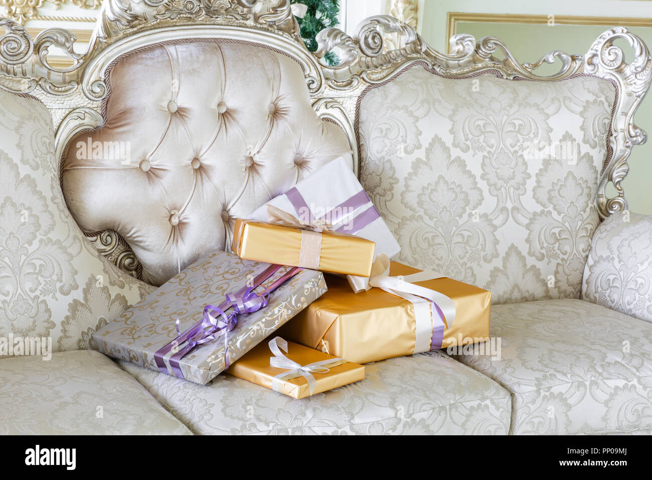 Presents and Gift boxes on sofa. boxes with ribbon bow. New year decorated  house interior. Winter Holiday concept Stock Photo - Alamy