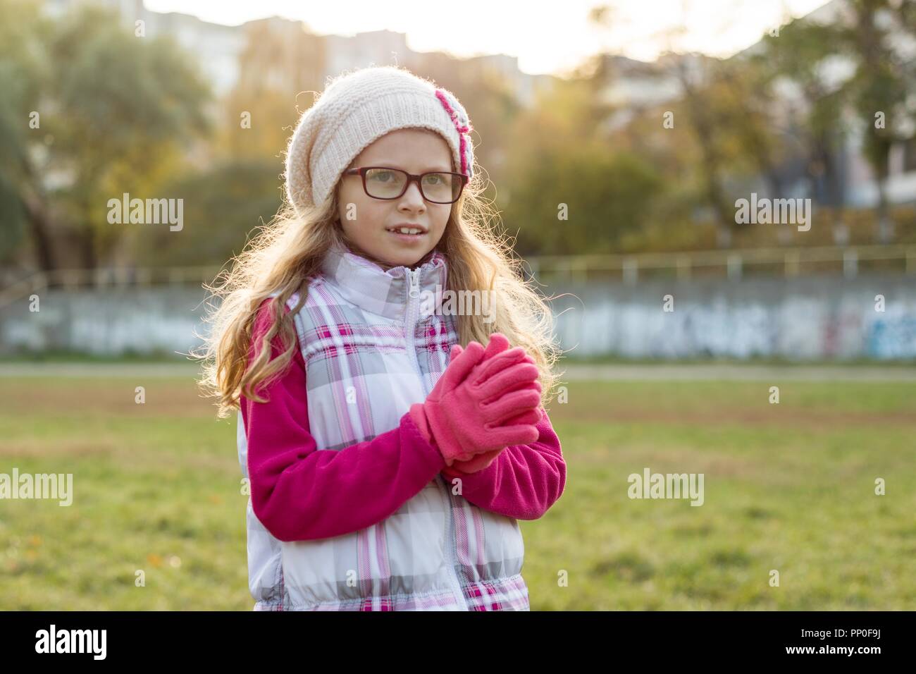 girl-7-years-old-hi-res-stock-photography-and-images-alamy