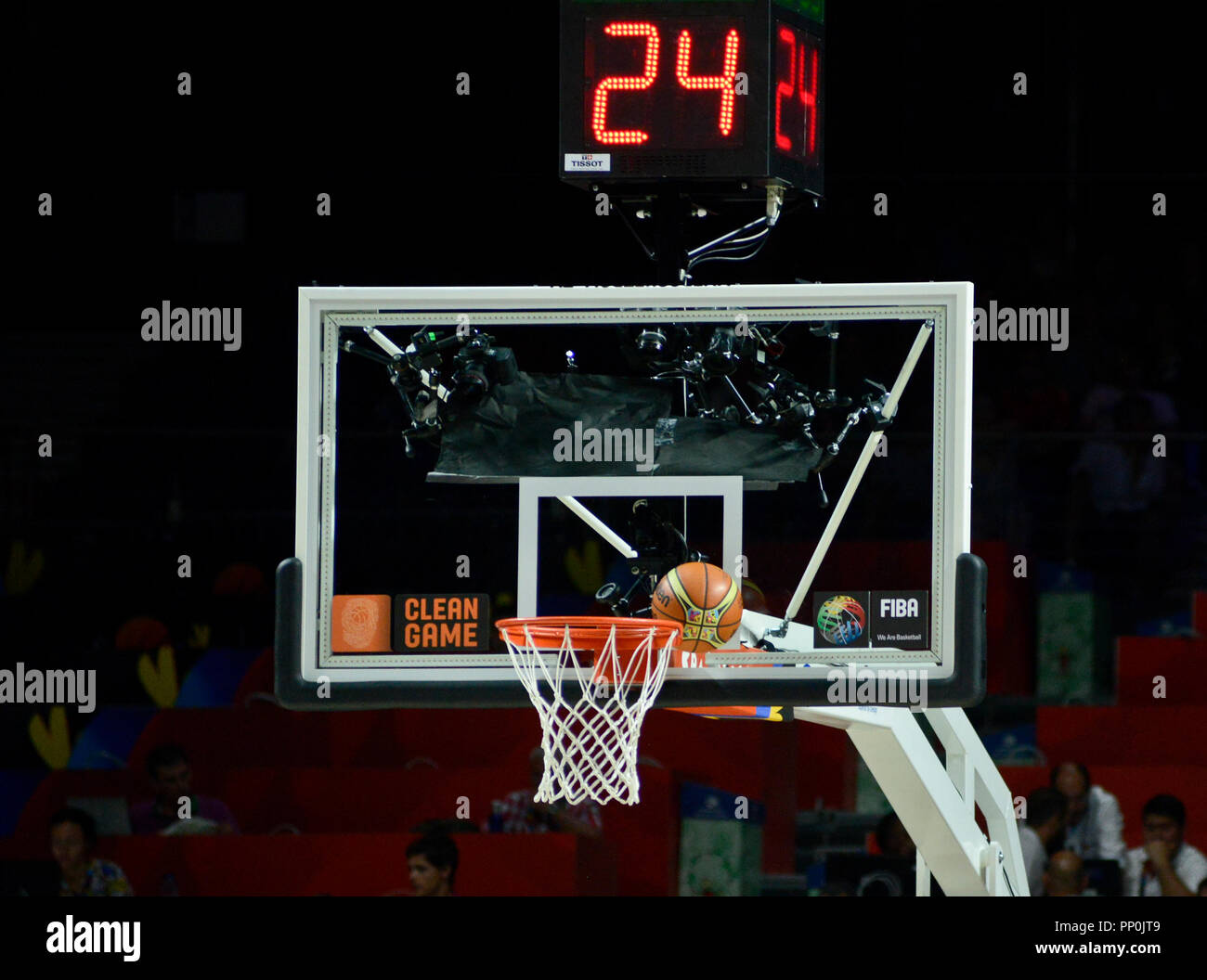 Basketball buzzer beater shot Stock Photo - Alamy