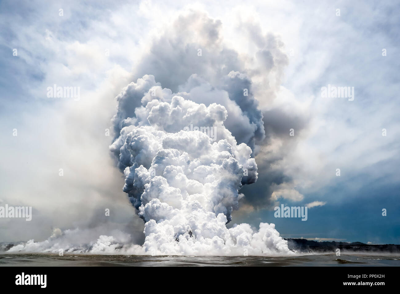 Kalapana, Hawaii, USA. 19th June, 2018. Exploding and steaming lave
