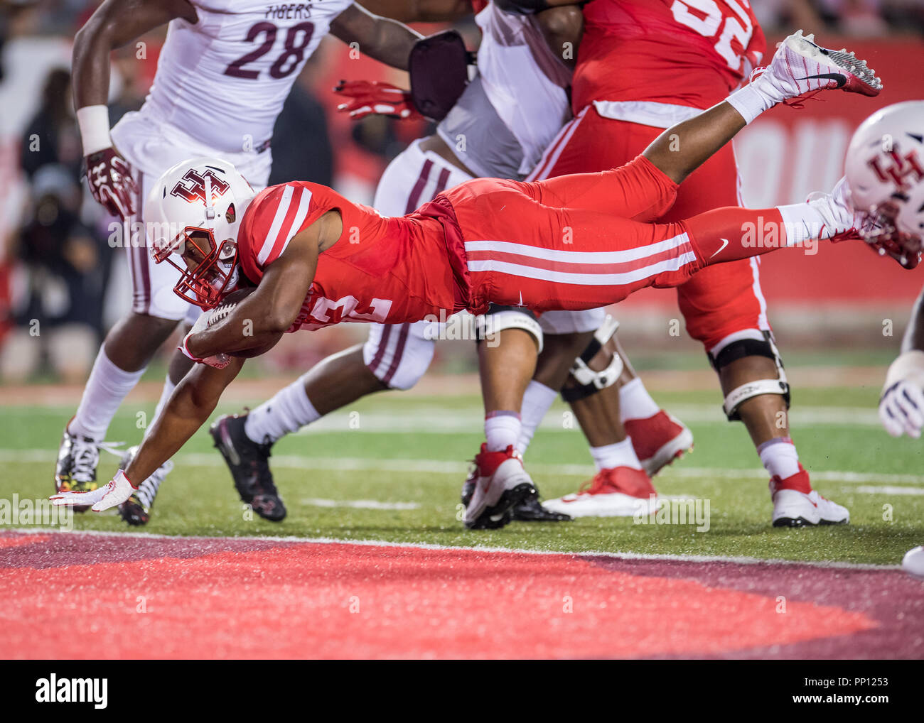 Houston, TX, USA. 22nd Sep, 2018. Houston Cougars running back Kevrin Justice (32) dives into the end zone for a touchdown during the 2nd quarter of an NCAA football game between the Texas Southern Tigers and the Houston Cougars at TDECU Stadium in Houston, TX. Houston won the game 70 to 14.Trask Smith/CSM/Alamy Live News Credit: Cal Sport Media/Alamy Live News Stock Photo