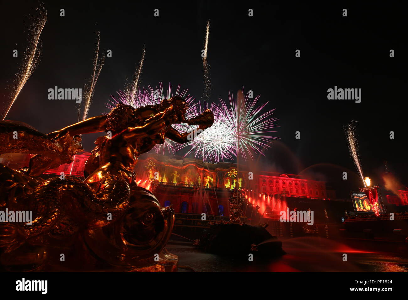 Peterhof: closing of fountains - the main holiday of the St. Petersburg autumn Peterhof: closing of fountains - the main holiday of the St. Petersburg autumn