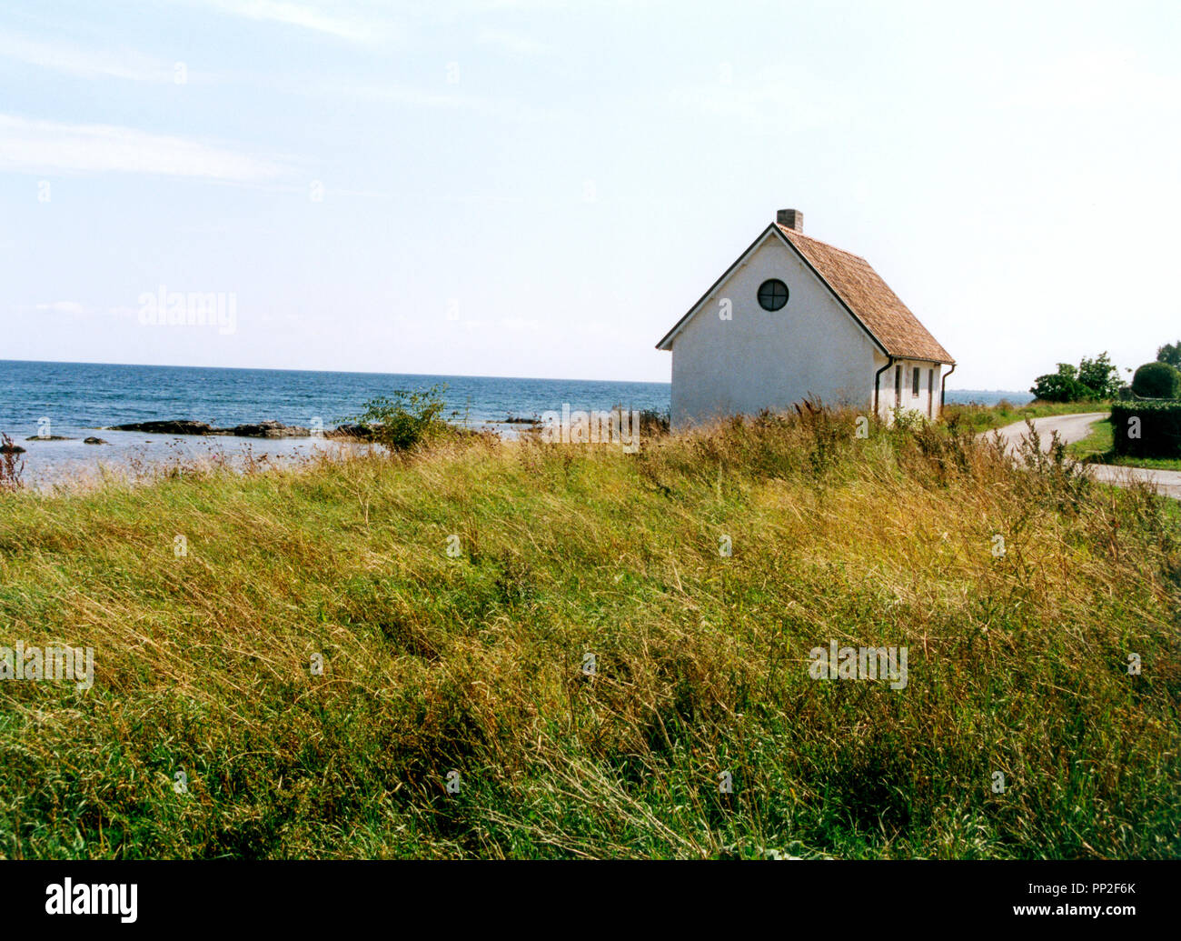 Small cottage hi-res stock photography and images - Alamy