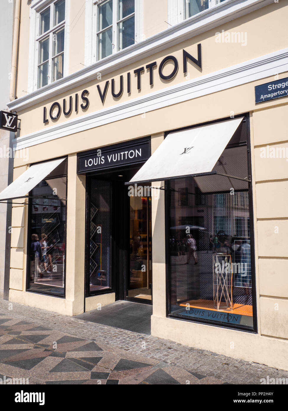 Stole på Markeret Ekstraordinær Louis Vuitton, Luxury Retail Store, Copenhagen, Zealand, Denmark, Europe  Stock Photo - Alamy