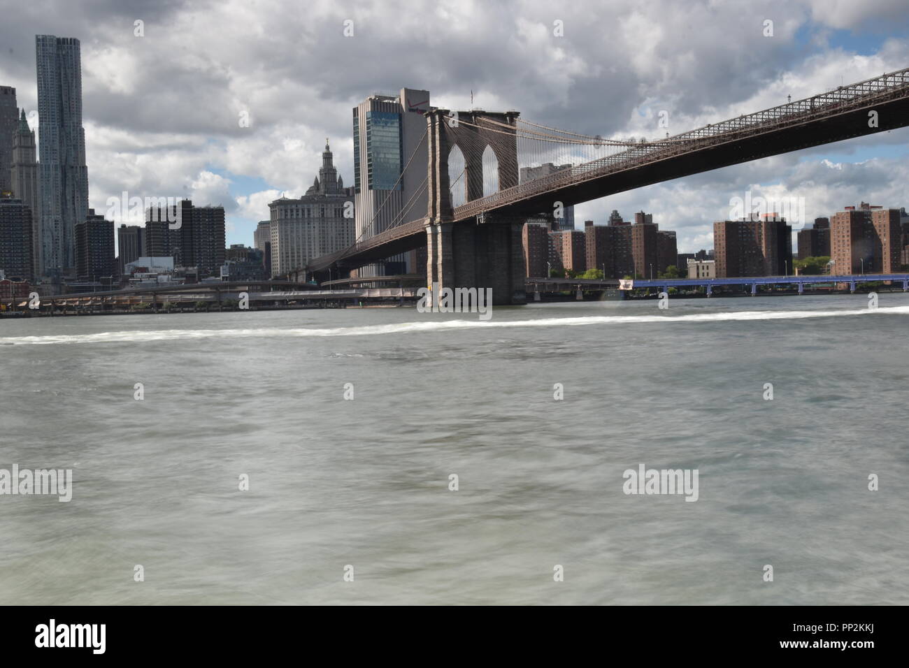The iconic Brooklyn Bridge spanning the East River between Lower ...