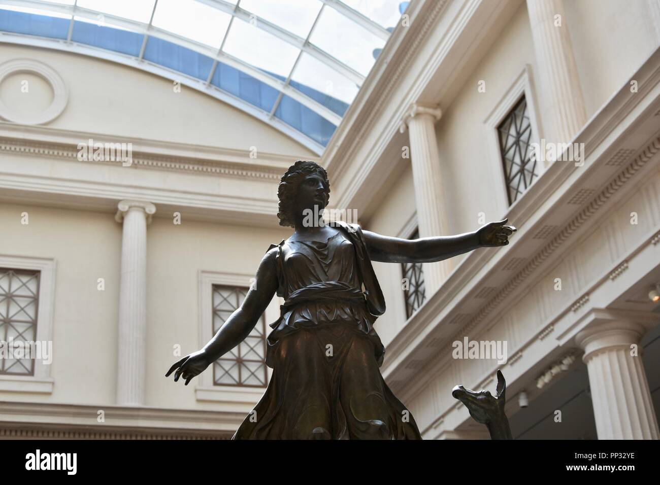 The iconic MET, Metropolitan Museum of Art, in Central Park, New York ...