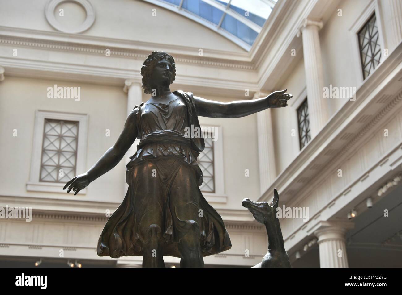 The iconic MET, Metropolitan Museum of Art, in Central Park, New York ...