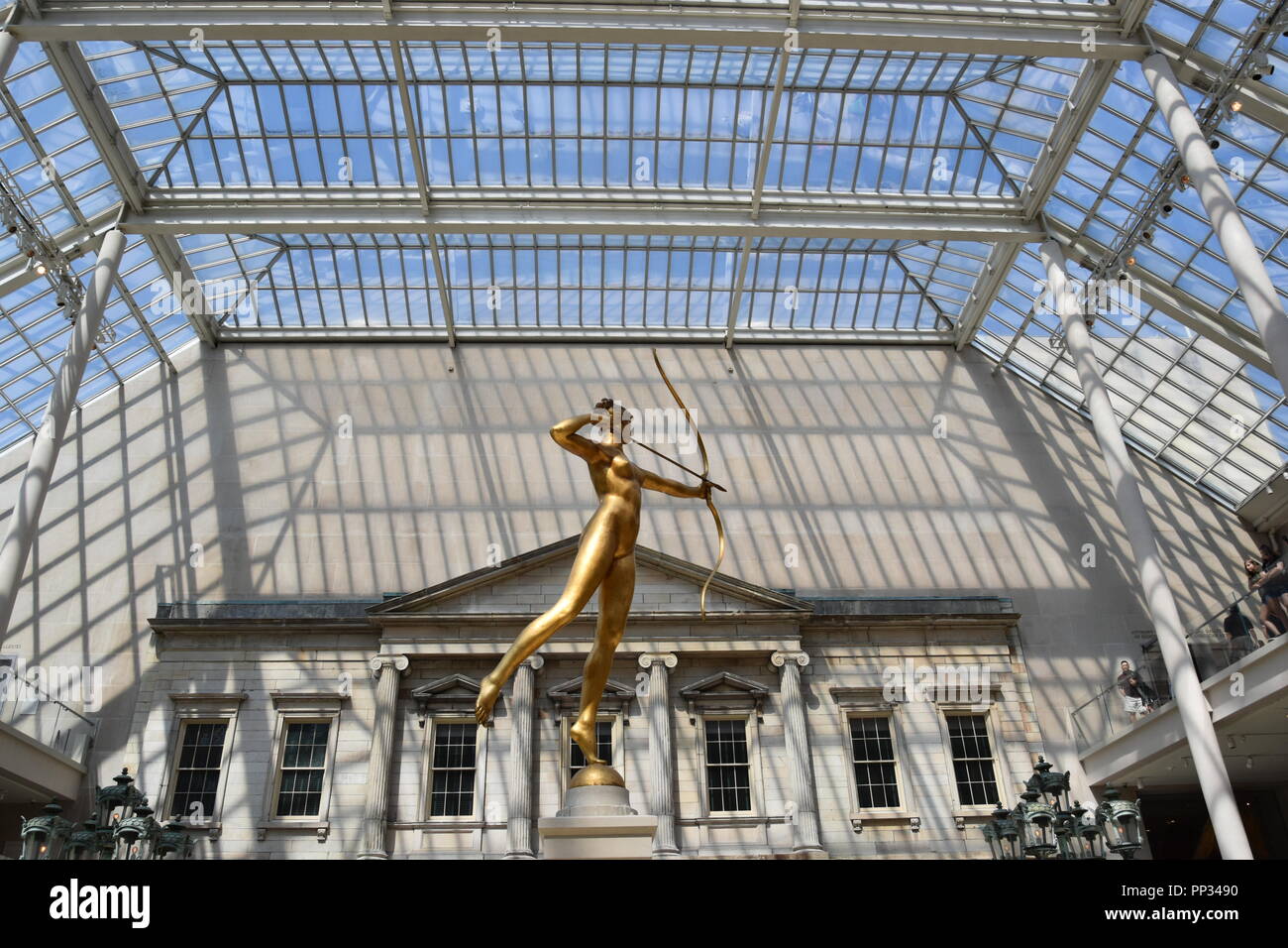 The iconic MET, Metropolitan Museum of Art, in Central Park, New York ...