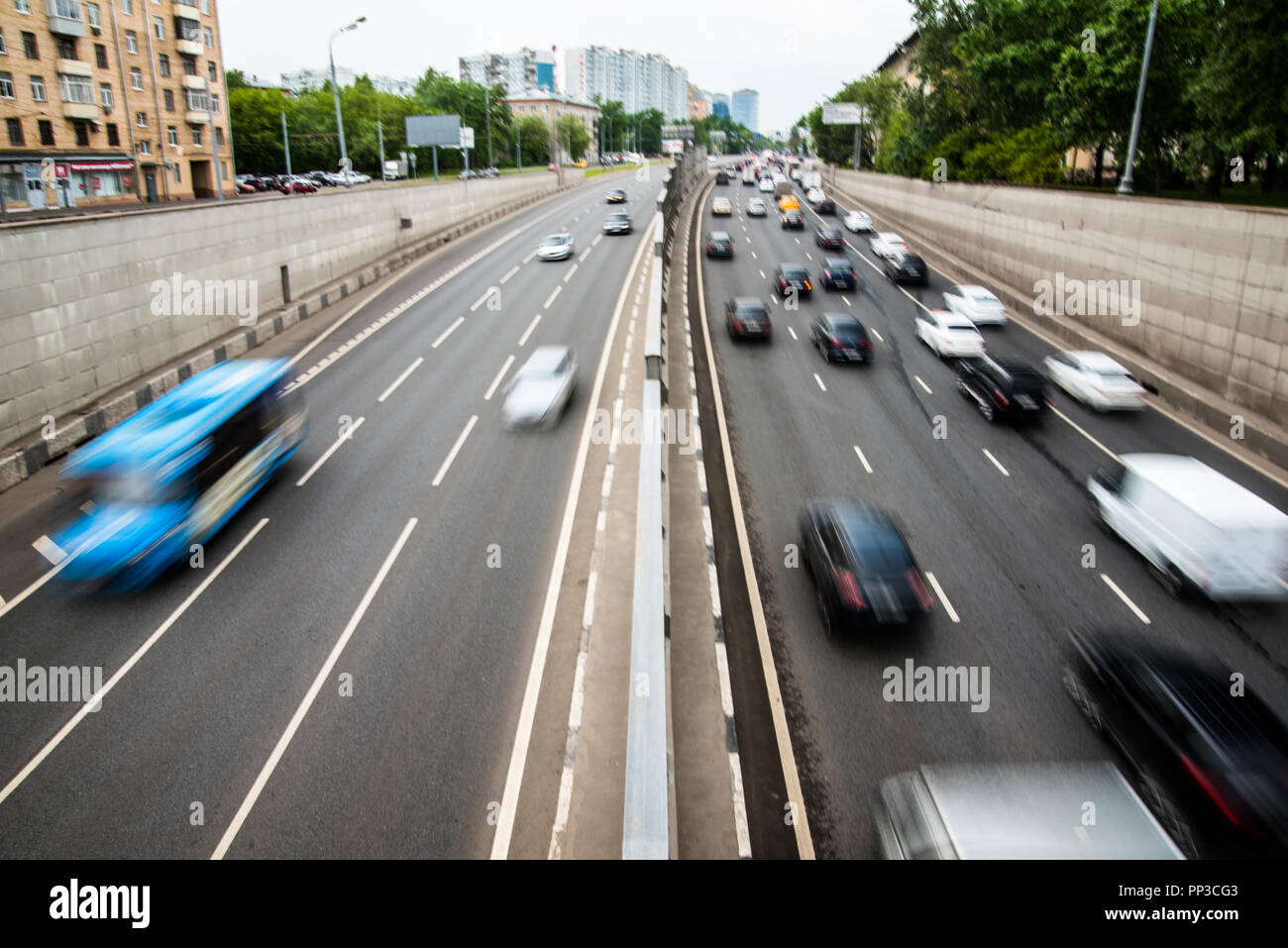 Traffic in motion hi-res stock photography and images - Alamy