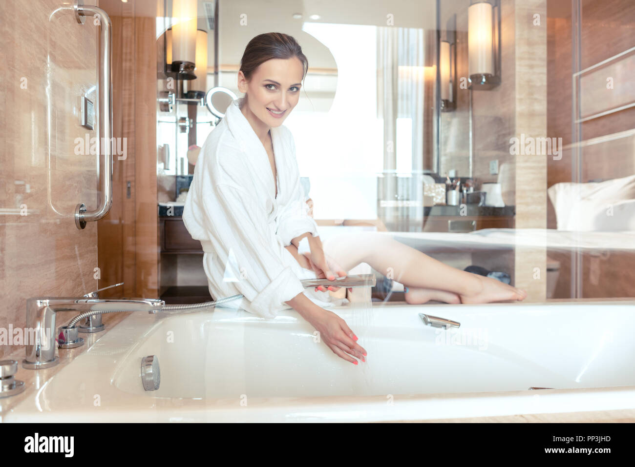 Filling bath tub hi-res stock photography and images - Alamy