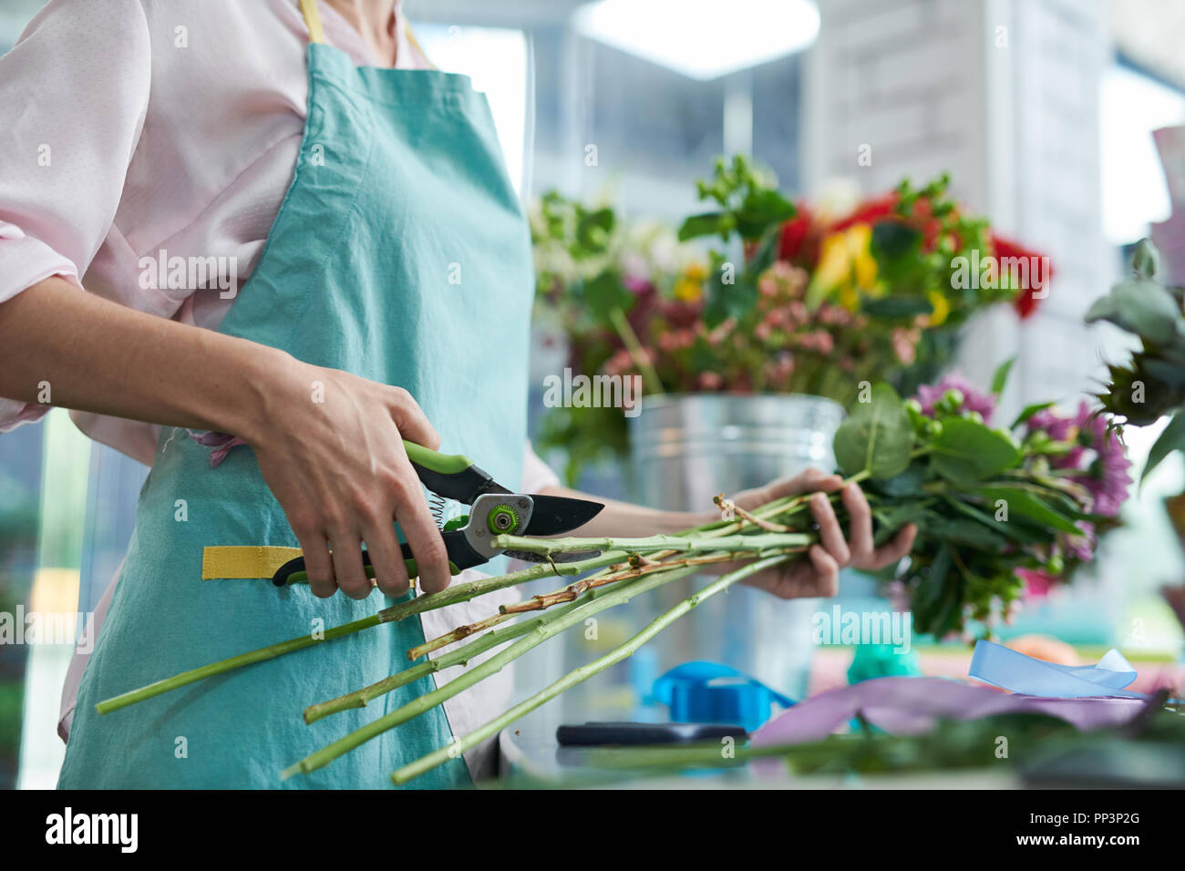 Florist Cutting Flower Stems Stock Photo Alamy