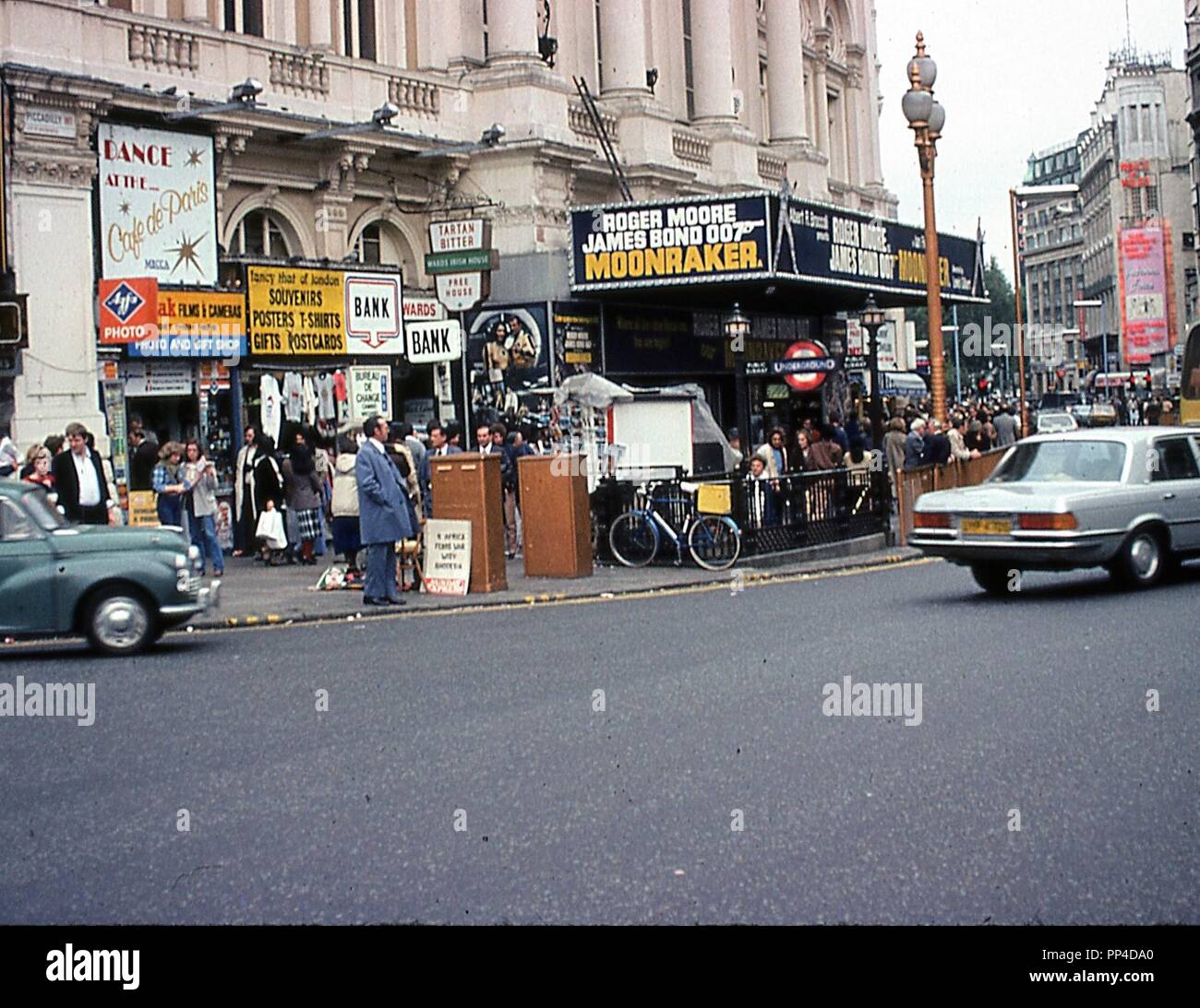 Archival piccadilly circus hi-res stock photography and images - Alamy