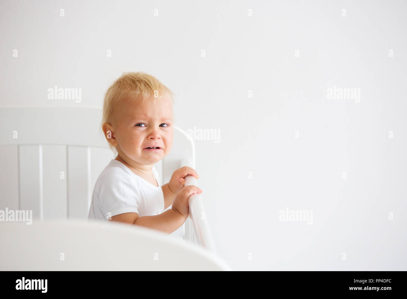 how to help baby stand independently