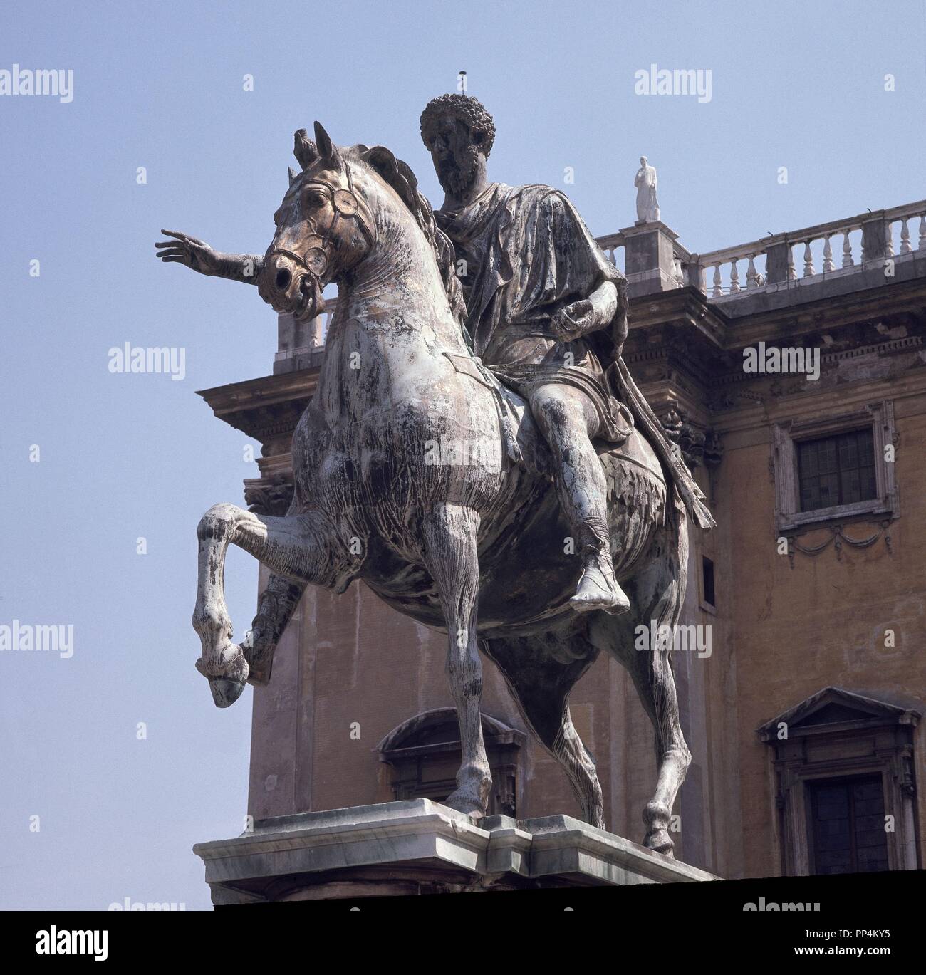 Estatua ecuestre roma hi-res stock photography and images - Alamy