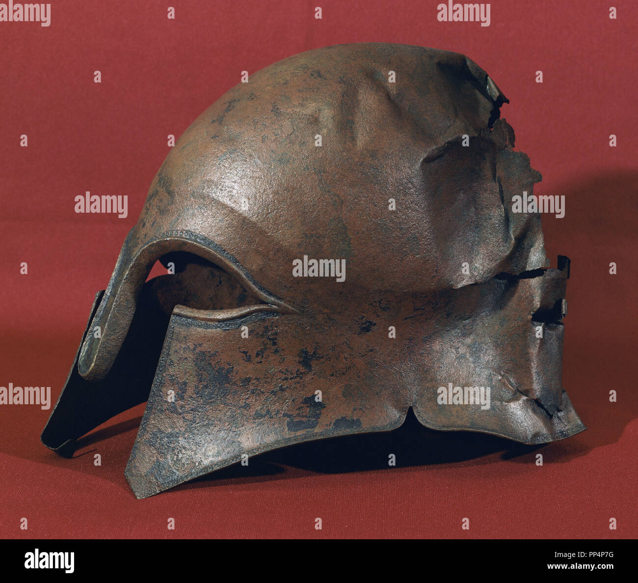 CASCO CORINTIO HALLADO EN HUELVA EN 1930 - SIGLO VI AC ARTE GRIEGO-FENICIO.  Location: ACADEMIA DE LA HISTORIA-COLECCION. MADRID Stock Photo - Alamy