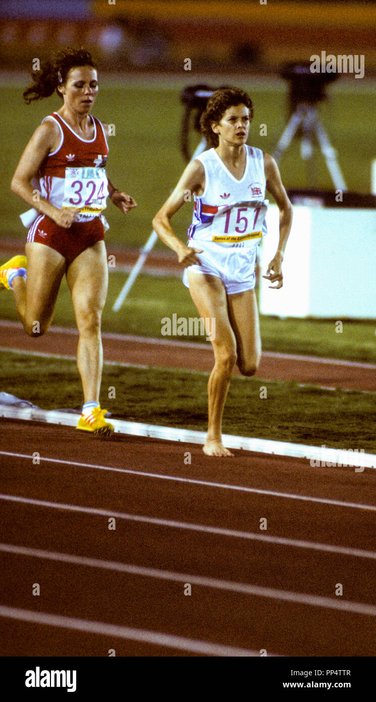 ZOLA BUDD track and field athlete born in South Africa compete for Great Britain in Olympics summer game Los Angeles 1984 leads the 3000m run before U Stock Photo