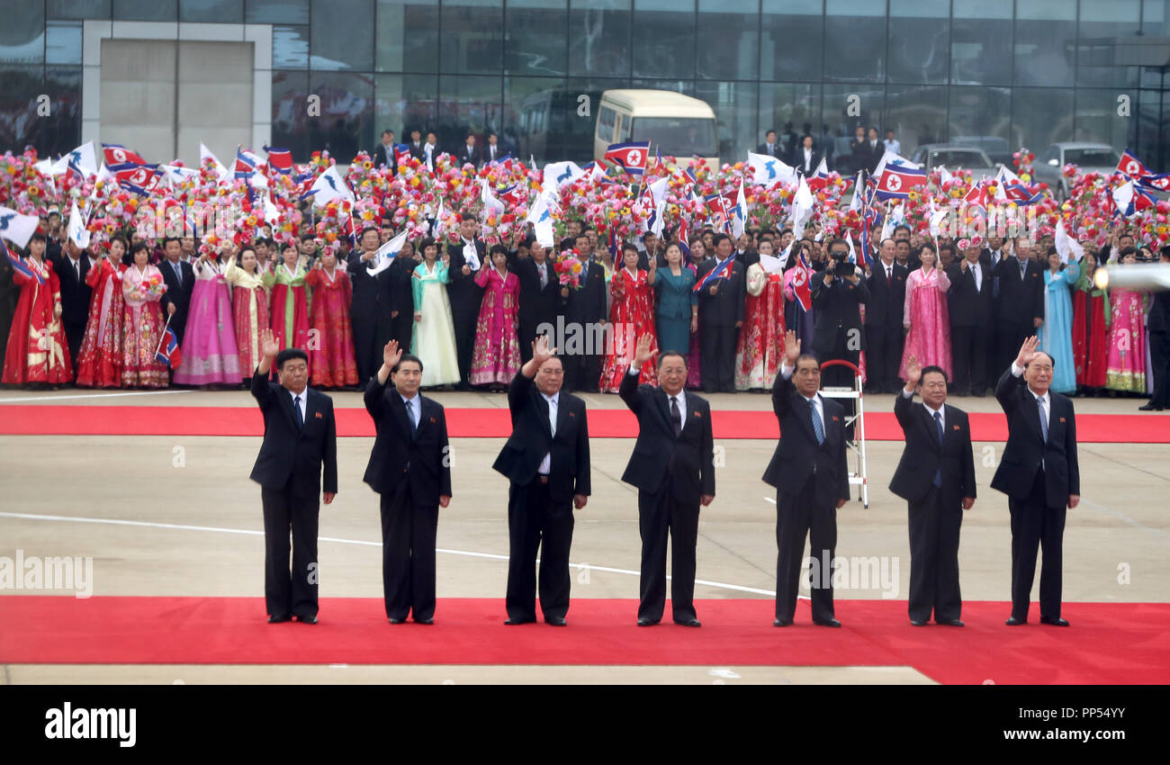 Inter-Korean Summit, Sep 20, 2018 : North Korean officials and people wave as South Korean President Moon Jae-In and first lady Kim Jung-Sook leave the Pyongyang Sunan International Airport in Pyongyang to Samjiyon county near Mount Paekdu, North Korea. South Korean President Moon visited Pyongyang from Sep 18-20, 2018 for his third summit with North Korean leader Kim Jong-Un, followed by summit talks in April and May. Picture taken on Sep 20, 2018. EDITORIAL USE ONLY (Mandatory Credit: Pyeongyang Press Corps/Pool/AFLO) (NORTH KOREA) Stock Photo