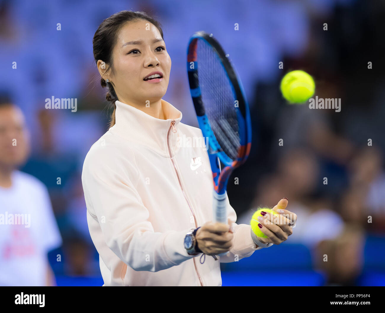 Wuhan, China. September 23, 2018 - Li Na of China hits with Zhang Shuai at  the 2018 Dongfeng Motor Wuhan Open WTA Premier 5 tennis tournament Credit:  AFP7/ZUMA Wire/Alamy Live News Stock Photo - Alamy