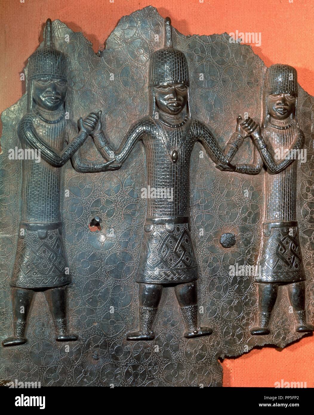 PLACA EN BRONCE DE BENIN - SIGLO XVII - ARTE GUINEANO. Location: BRITISH MUSEUM. LONDON. ENGLAND. Stock Photo