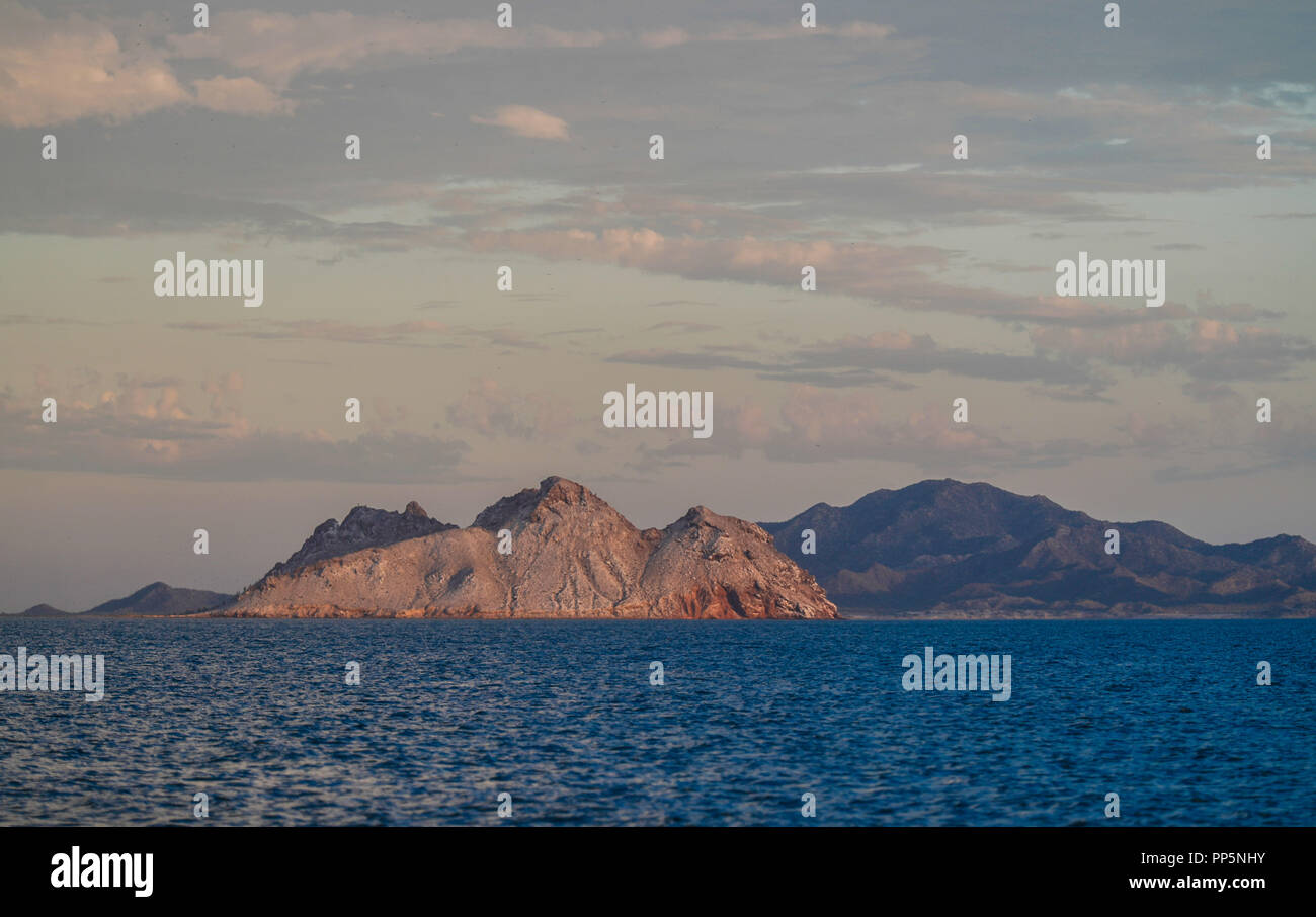 cloudy day over Alcatraz Island in Kino Bay, Sonora, Mexico. (Photo: Luis Gutierrez / NortePhoto.com). dia nublado sobre la Isla Alcatraz en Bahía de Stock Photo