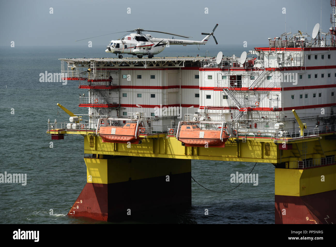 Oil rig russia caspian sea hi-res stock photography and images - Alamy