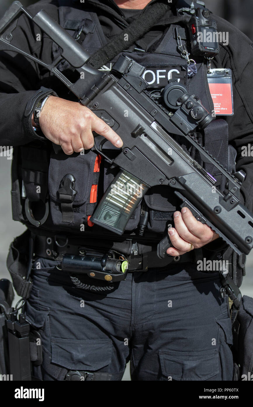 Police Firearms Uk Stock Photos & Police Firearms Uk Stock Images Alamy