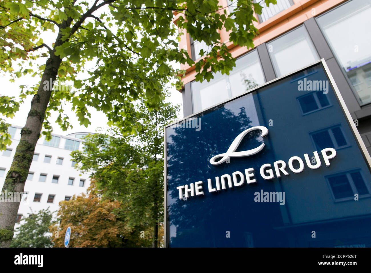 Munich company logo linde hi-res stock photography and images - Alamy