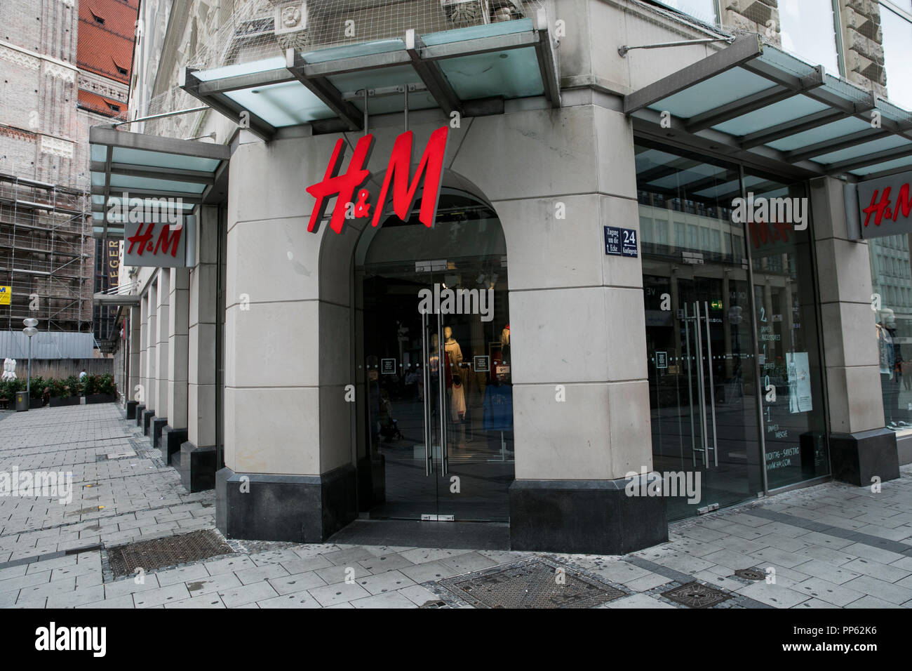 A logo sign outside of a Hennes & Mauritz (H&M) retail store in Munich,  Germany, on September 2, 2018 Stock Photo - Alamy