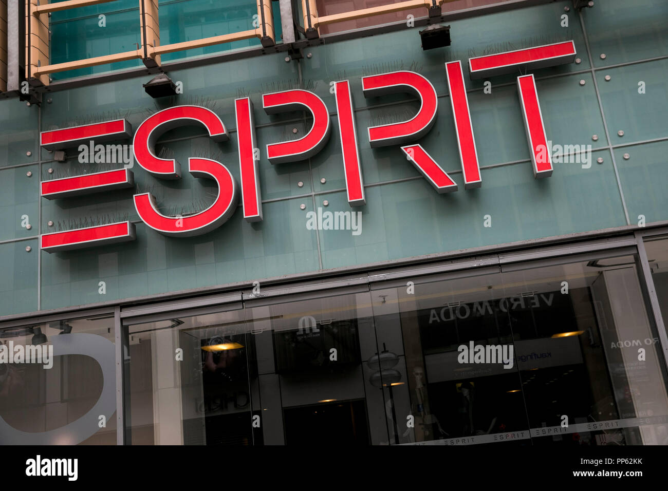 Logo of the esprit company hi-res stock photography and images - Alamy